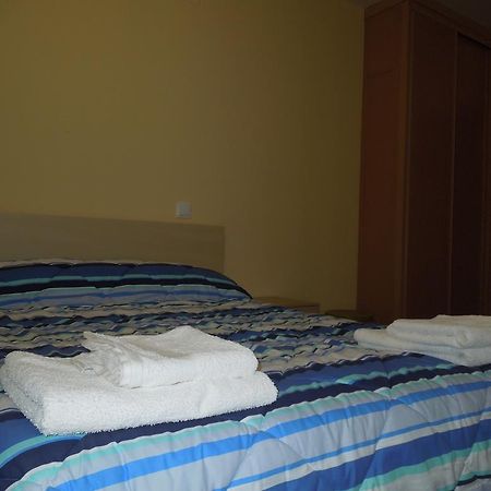 Apartamento Cuatro Torres Madrid Esterno foto