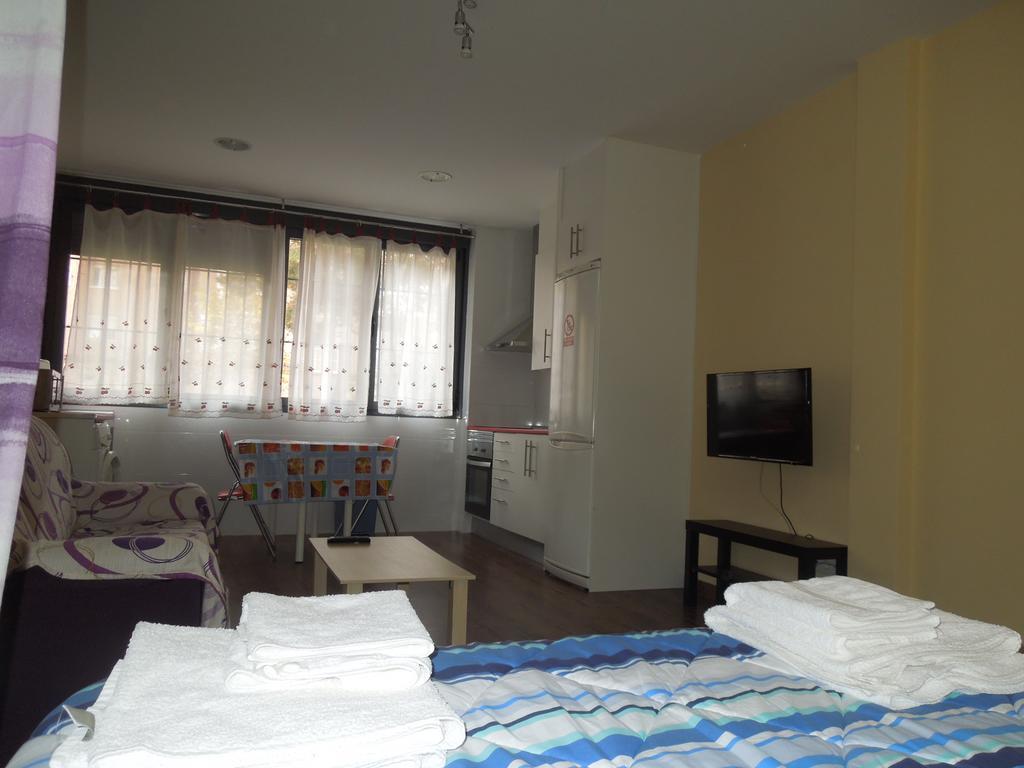 Apartamento Cuatro Torres Madrid Esterno foto